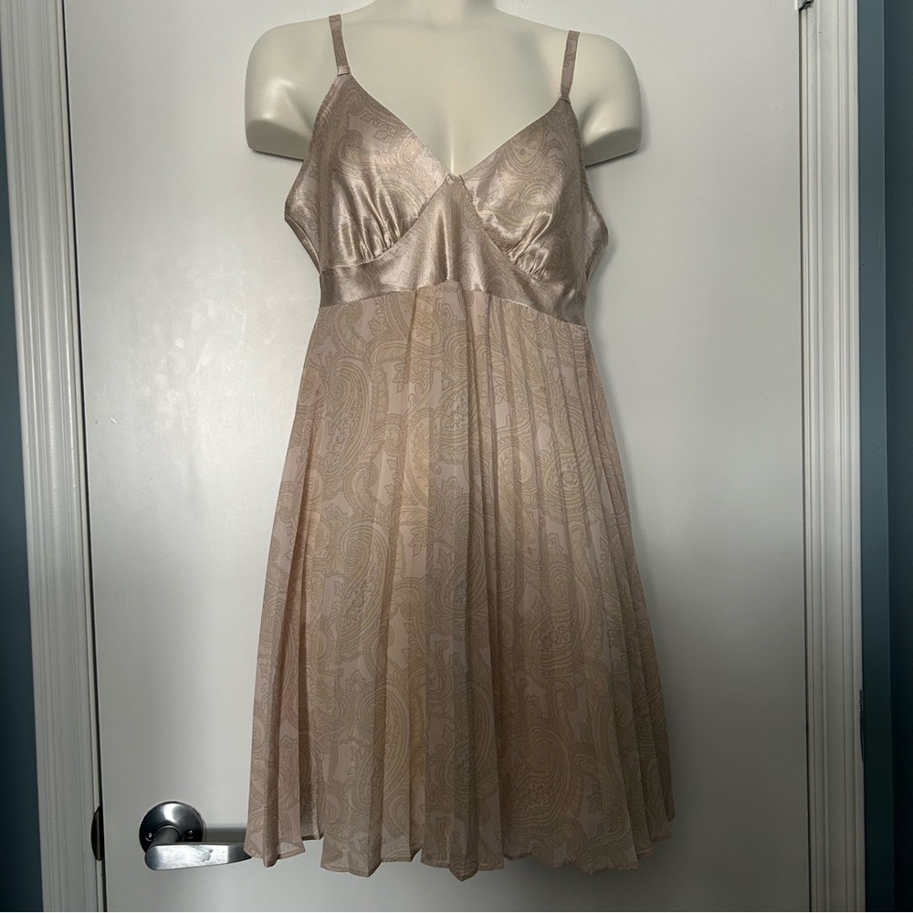 Jones New York Pink Paisley Pink Satin Detail & Pleated Skirt Night Dress